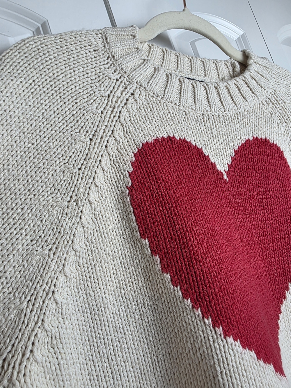 Gap Cream & Red Heart Intarsia Knit Oversized Cropped Sweater – Size Small (S) - Picture 9 of 14